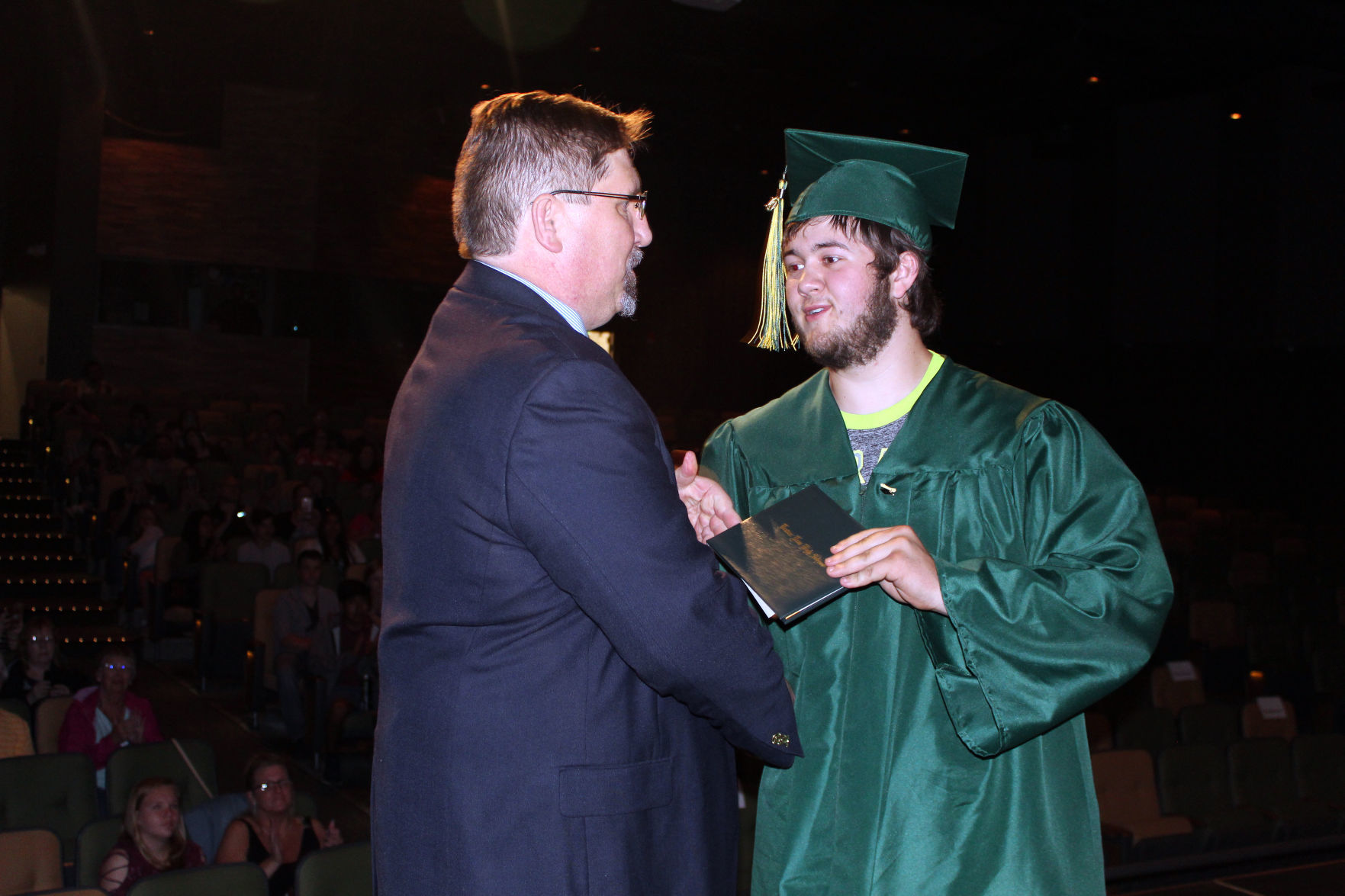 060419-ctzn-news-dsl-grad010.jpg